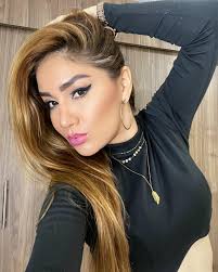 Isabel Yánez Designer a adăugat...