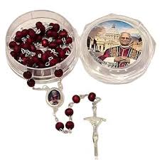 Pope Leo Xiv Red Rose Petals Scented Wooden Rosary,2025 First American  Pope,Handmade Wooden Catholic Rosary,Ideal for Catholic Faithful (1pcs) :  Amazon.com.au: Clothing, Shoes & Accessories