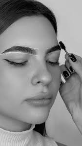 Quienes somos?🌿Un estudio en Mérida🩷 En el que diseñamos miradas  perfectas✨ Dónde te ofrecemos diferentes opciones de acuerdo al resultado  qué deseas. 🩷Diseño y depilado 🩷Tinte semipermanente para definir  🩷Laminado de cejas