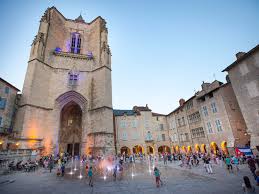 İşe gidip gelirken ve hafta sonu, güne hazır olmak için gereken her şey! Villefranche De Rouergue Tourism Villefranche De Rouergue Najac France