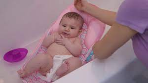 Safely and securely bathe your newborn in comfort with the deluxe baby bather. Summer Infant Deluxe Baby Bather Youtube