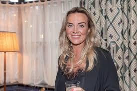 Monique westenberg had de breuk met andré hazes, met wie ze zich in december nog verloofde, niet zien aankomen. Fans Monique Westenberg Gaan Helemaal Los Op Andre Hazes Superguide