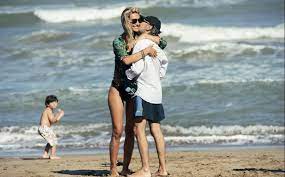 1,729 likes · 6 talking about this. Cuantos Anos De Casados Llevan Victor Hugo Morales Y Su Esposa Revista Paparazzi