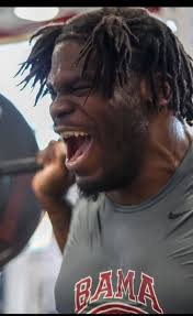 Alabama lineman sets record squatting 900 pounds