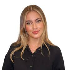 Back in the office today after a long weekend celebrating our engagement  and my birthday with friends and family. Feeling very loved and full of  gratitude. A busy week of meetings ahead