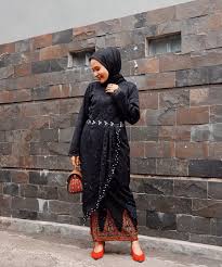 Itu dia beberapa model kebaya brokat modern yang bisa dijadikan inspirasimu. Inspiratif Cek 35 Inspirasi Kebaya Modern Untuk Wanita Berhijab Updated 2021 Bukareview