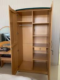Lemari pakaian minimalis harga murah, kayu jati unik terbaru jual lemari baju 2 pintu sliding maupun pintu bukaan biasa. Lemari Baju Kayu 2 Dua Pintu Perabotan Rumah Di Carousell