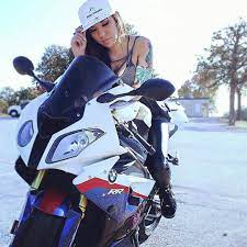brittanywinnn asiangirlrider 亞洲女騎 girlswhoride girlsthatride motogirl bikergirl bikerchick bmw bmws1 motorcycle girl cafe racer girl lady biker