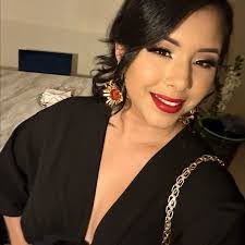 Antonia Lee's Instagram, Twitter & Facebook