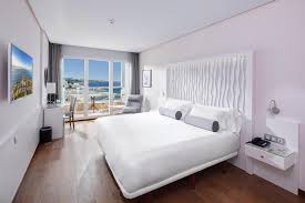 Marbella is a city and municipality in southern spain, belonging to the province of málaga in the autonomous community of andalusia. Ø§ÙŠÙ† ØªÙ‚Ø¹ Ù…Ø§Ø±Ø¨ÙŠØ§ ÙˆØ§Ù„Ù…Ø³Ø§ÙØ§Øª Ø¨ÙŠÙ†Ù‡Ø§ ÙˆØ¨ÙŠÙ† Ø§Ù‡Ù… Ù…Ø¯Ù† Ø§Ø³Ø¨Ø§Ù†ÙŠØ§ Ø±Ø­Ù„Ø§ØªÙƒ