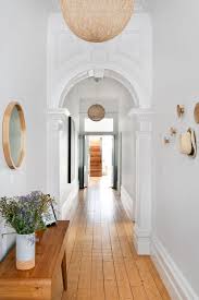 Our Favorite Entryways Have These 7 Things In Common In 2020 Melbourne House Classic Home Decor Home