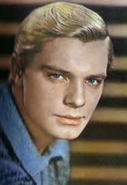 11 июня В 1943 году родился популярный актер кино Олег Видов