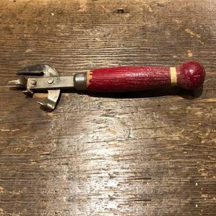 A vintage kitchen tool baffles internet users