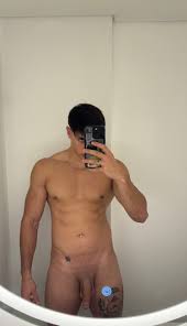 Todos os nudes do influencer Leo Nastacio pelado de rola dura