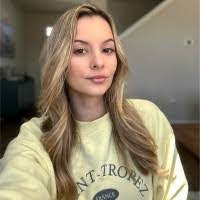 Roxanne Hess's Instagram, Twitter & Facebook