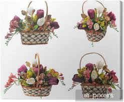 Cestas de la compra, cestas para la ropa sucia, cestas para el pan, cestas para setas, cestas de navidad,… todos estos son accesorios que nos acompañan en nuestra vida cotidiana. Cuadro En Lienzo Cesta De Mimbre Con Flores Artificiales Angulo Cuatro Pixers Vivimos Para Cambiar