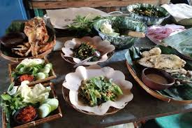 Ayam bisa diolah menjadi masakan yang lezat dan istimewa. Jangan Pulang Sebelum Menikmati Lezatnya Ingkung Di Sepanjang Pajangan Traveling Bisnis Com