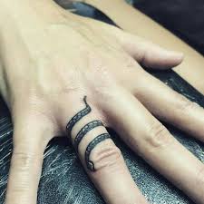 The fact that one is free to personalize the designs and make them look as unique as possible makes the tattoo option to be great. Top 22 Finger Tattoo Designs Snake Ideas Petpress
