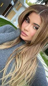 Phil foden is one of the most gifted english footballers to emerge in years. Kylie Jenner Beitrage Ein Pinup Foto Die Off Zeigt Ihre Blonde Endet Aktuelle Boulevard Nachrichten Und Fotogalerien Zu Stars Sternchen