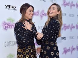 Aubrey plaza in prabal gurung and elizabeth olsen in rosie assoulin and giuseppe zanotti shoes. Aubrey Plaza And Elizabeth Olsen Wore The Same Dress To Their Premiere