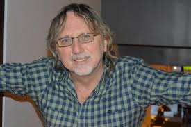 Března 1953 drahotuše u hranic), je český zpěvák pop music, textař a hudební skladatel, který největší popularity dosáhl v 80. Dalibor Janda Chysta Megakoncert V Prazske Lucerne Tanecni Magazin