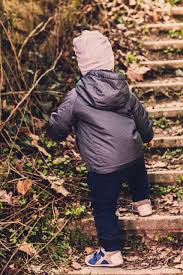 In zu kleinen schuhen läuft es sich schlecht, oftmals können die kinder dies aber nicht kommunizieren. Ab Wann Lernen Kinder Treppensteigen Antworten Tipps
