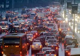 Kesesakan jalan hingga kelewatan 1 jam lebih. Kesesakan Lalu Lintas Di Bandar Ibarat Bom Jangka Semasa Mstar