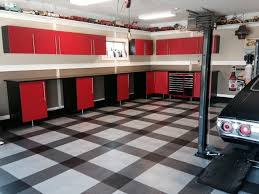 Designflooring supplies realistic and practical floors inspired by nature and designed for living. Cool Racedeck Garage Floor Design In Home Garage Garage Atlanta Von Racedeck Houzz
