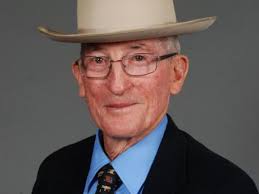 CSU names 81-year-old veterinarian its 'livestock leader'