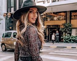 Ὑμνοῦμέν σε, εὐλογοῦμέν σε ὅτι παρὰ σοὶ πηγὴ ζωῆς· ἐν τῷ φωτί σου ὀψόμεθα φῶς. A8hna Oikonomakoy Epestrepse H Zwh Ths Allhs Pws To Sxoliase H Idia Ta Nea