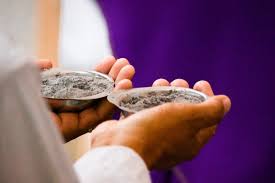 Esta tradição já existe há muitos anos e tem como propósito fazer com que os fiéis tomem parte do sacrifício de jesus. Caco Da Rosa Igreja Catolica Celebra Quarta Feira De Cinzas