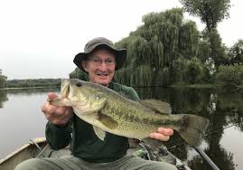 How to fish for bass in a pond. A Secret Spot Where The Big Bass Are Always Biting The Blade