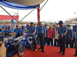 Kalau buat hari keluarga wajib ada sukaneka! Ahmad Zahid Hamidi On Twitter Live Bersama Sama Menyertai Aktiviti Sukaneka Hari Keluarga Kem Hutan Melintang Https T Co 6jfwdjsup5