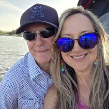 What book blogs/newsletters/websites do you follow?