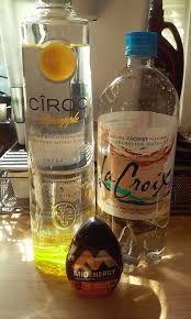 Drinking While Dieting Tip Ciroc Vodka With Sparkling Water And Mio Ciroc Is Made With Grapes So Its Gluten Fre Keto Drink Keto Cocktails Low Calorie Drinks