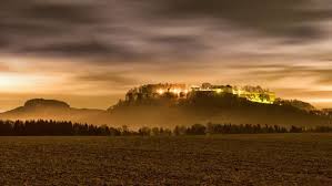 Nachts An Der Festung Konigstein Elbsandsteingebirge Sachsischeschweiz In Der Fotocommunity Elbsandsteingebirge Sachsische Schweiz Sachsische Schweiz Bastei