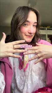 Ep 1 // Rosa, jeg liker bare ting hvis de er rosa 💕 Dagens gjøremål er  jobb og workshop og sommeravslutning med SRF Ung ✨ Outfit details: Bluse er  fra @& Other Stories , genser fra episode amsterdam. ...