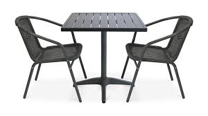 Il est constitué d'un grand canapé d'angle et d'une petite table carrée, fabriqués. Salon De Jardin Bistrot 2 Places En Aluminium Gris Chelsea