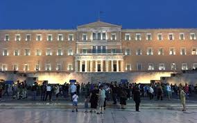 Η διάρκεια της διαδρομής είναι περίπου 40 λεπτά. Plh8os Kosmoy Sto Syntagma Sth Mnhmh Twn 92 8ymatwn Larissanet Gr