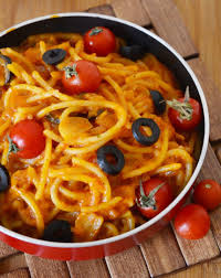 300 g ciuperci, jumatate pachet paste penne, 3 catei de usturoi, 1 cana suc de rosii, 1 ceasca vin rosu sec sau demisec, busuioc proaspat, sare, piper. Cum Faci Cele Mai Gustoase Paste De Post Din Lume Nici CÄƒ Vei SimÈ›i Lipsa CÄƒrnii Antena 1