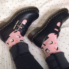 Au premier modèle désormais présente un certain style. Uploaded To Instagram By Megh N Fashion Cute Shoes Shoes