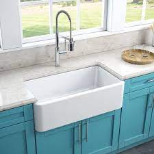 Farmhouse Sinks List Discover The Best Farmhouse Kitchen Sinks For Your Home We Love Coasta Farmhouse Sink Kitchen Fireclay Farmhouse Sink Best Kitchen Sinks