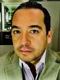 Arturo Luna y su pluma vendida