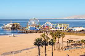 The santa monica pier, located in the middle of santa monica beach, is one of the most iconic places in the city. Urlaub Am Santa Monica Beach In Kalifornien Canusa