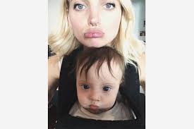 Filho de modelo, bebê com síndrome de Down faz sucesso no Instagram