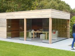 Ein Gartenhaus Mit Einem Flachdach Sieht Schlank Und Modern Aus Und Kann Auch Als Als Auch Aus Ein Einem Fl Hintergarten Gartenhaus Moderner Garten