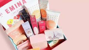 Emina merupakan produsen kosmetik asli indonesia yang hadir sejak tahun 2014 dengan harga terjangkau, kemasan yang menarik serta warna cerah sehingga banyak diminati perempuan indonesia. Review Lengkap Manfaat Fungsi Produk Emina Kosmetik Cara Makeup Harga Kosmetik