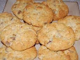 A Sweet Crunchy Biscuit That S Always Popular Weet Bix Biscuit Recipe Biscuits Easy