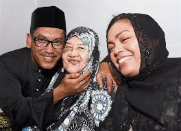 Datuk seri ahmad faizal azumu has been appointed the perak mentri besar again after tendering in his resignation earlier in the. People Of Perak Greet Naming Of New Mentri Besar With Joy The Star