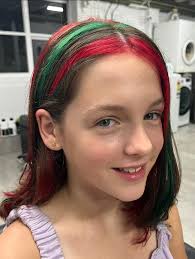 I would like Christmas colours please.” That was the request made by  Liliana. ❤️💚🎄I've scattered red and green foils throughout her whole  head. Very cute.